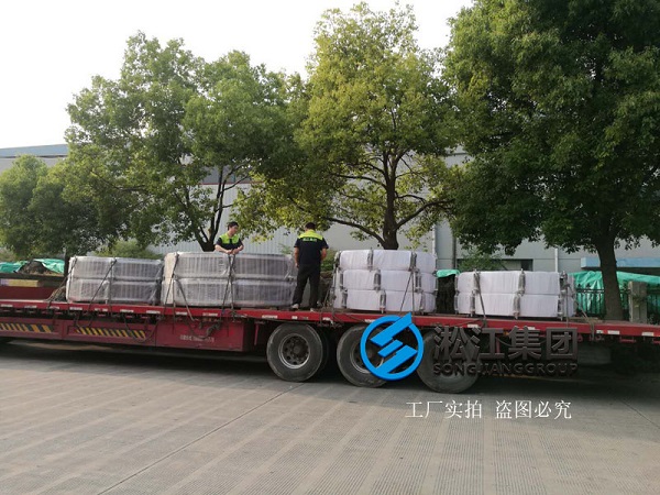 【橡胶接头工厂发货装车】DN2000橡胶接头发往南昌污水厂插图1